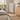 Verrijdbaar wit hybride infraroodpaneel in een moderne slaapkamer