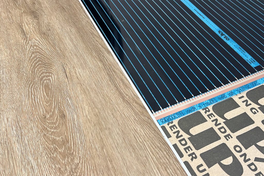 Voorbeeld van infrarood vloerverwarming laten installeren met laminaat afdekken.
