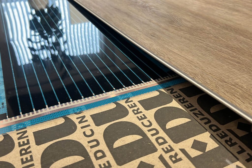 Laminaat verwarming 28 Het plaatsen van laminaat tijden het laten installeren van infrarood vloerverwarming